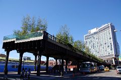 01 New York High Line Begins At Gansevoort And Washington With The Standard High Line Hotel.jpg